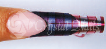 Crystal Cover Pink körömágyhosszabbító segítségével meghosszabbítjuk a körmöket.
