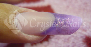 Crystal Nails Clear porral beborítom az egész köröm felületét, teljes kötés után formára reszelem.